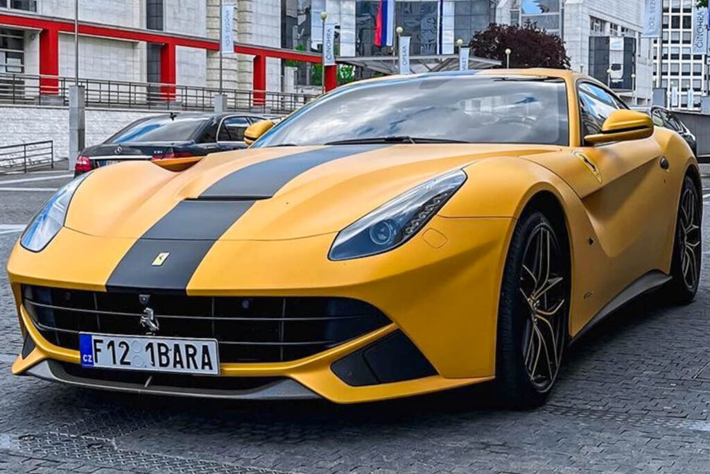 Ferrari F12 Berlinetta Ardilla Amarillo Opaco - 4Boss