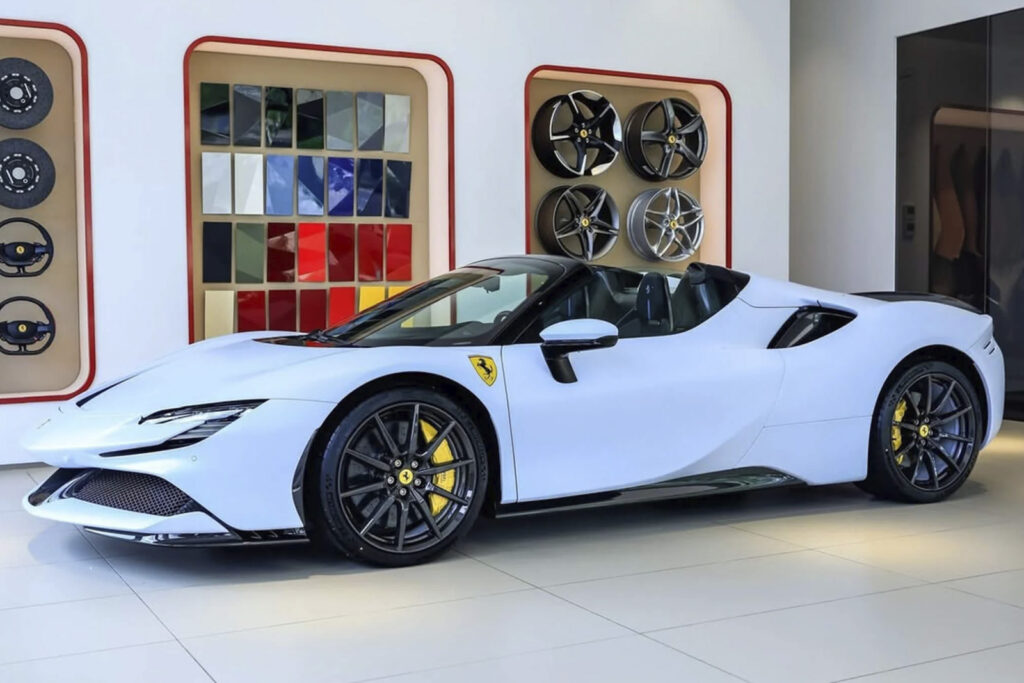Ferrari SF90 Spider Bianco_Azzurrato_Opaco
